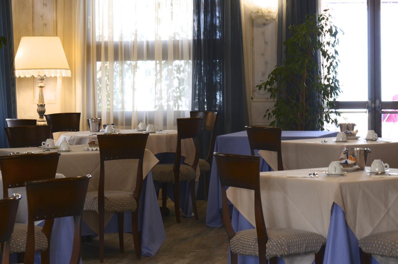 Hotel Lugana Parco Al Lago Sirmione Exterior photo
